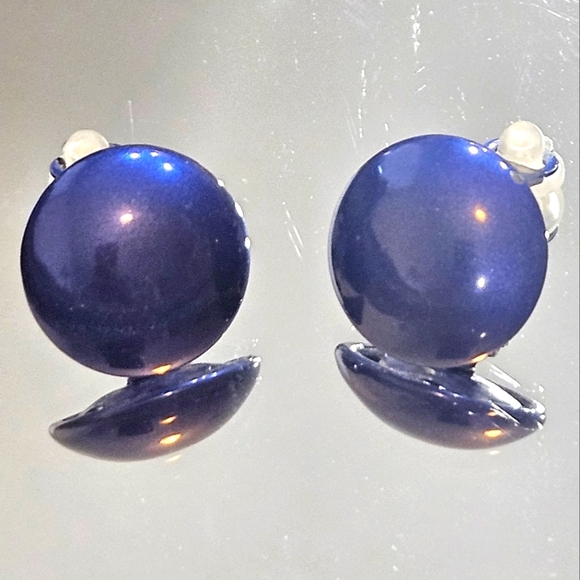 Vintage Classic Circle Clip On Earrings - Picture 1 of 5